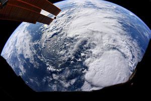 Astronauta da NASA registra impressionante tempestade tropical na Terra desde o espaço