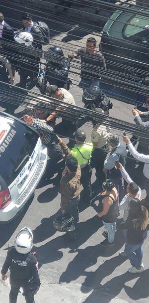 Hombre fue golpeado por intento de robo a local en Quito
