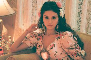 Selena Gomez resgata suas origens latinas em novo single