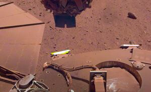 VÍDEO: sonda InSight Mars da NASA consegue limpar painéis solares e com isso captar mais energia para missão em Marte