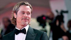 Brad Pitt impacta con un nuevo look que lo hace lucir igual que en su juventud