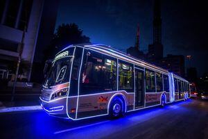 São Paulo promove passeios gratuitos em ônibus iluminados no fim de semana