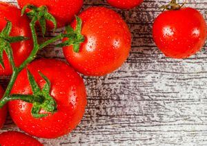 Revelado o truque de como cortar o tomate em cubinhos perfeitos; como um chef
