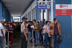 Miles de venezolanos intentaron ingresar a Perú poco antes de que entre en vigencia la visa