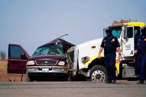 Mueren 10 mexicanos en accidente automovilístico en California