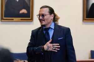 Johnny Depp gasta millonada en restaurante celebrando su victoria en el juicio