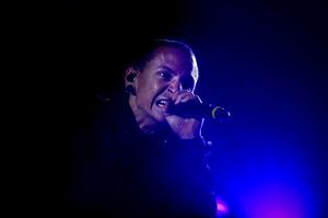 Famosos lamentan en redes la muerte del vocalista de Linkin Park, Chester Bennington