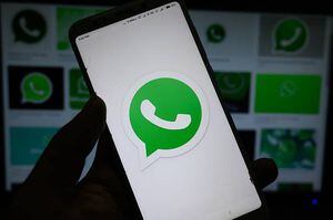 Así puedes sonar como un robot en WhatsApp y sorprender