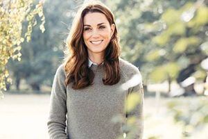 Kate Middleton muestra su lado más sencillo luciendo jeans y tenis con el cabello desarreglado