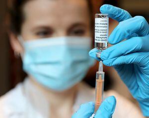 Varios países suspenden la AstraZeneca por preocupaciones sobre coagulación sanguínea y muertes