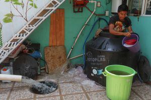 Habitantes de CDMX denuncian cobros excesivos en recibos de agua en plena cuarentena