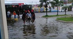 Carnaval: sectores de Machala quedaron inundados por intensa lluvia (videos)