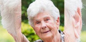 Mujer de 90 años muere tras ceder respirador artificial a pacientes jóvenes