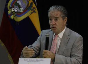 Piden que se le impida salir del país por riesgo de fuga al exministro de Salud Juan Carlos Zevallos