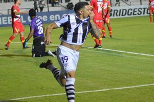 Peñarol lo espera: Christian Bravo se desvinculó de Montevideo Wanderers