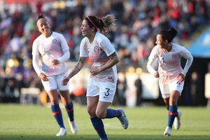 La Roja femenina celebró su regreso a los triunfos ante Sudáfrica con una brillante Carla Guerrero