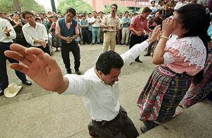 Cómo y por qué los evangélicos aumentan su peso político en América Latina