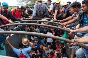 EN IMÁGENES. Caravana de migrantes se moviliza de Veracruz a la Ciudad de México