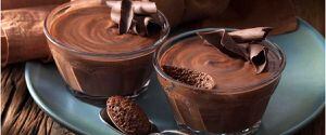 Mousse de chocolate fácil que só leva 3 ingredientes
