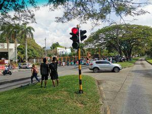 Bloquean calle de batallón militar para exigir justicia por niña violada