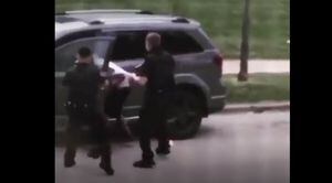 Imágenes fuertes: policía dispara a quemarropa a un hombre afroamericano en Wisconsin, EE.UU.