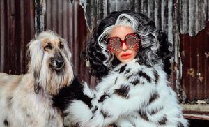 Miss Gala se transforma en "Cruella" y presenta nueva colección de gafas inspiradas en la famosa villana