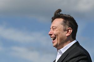 “Elon, sal del baño y luego hablamos”: El jefe aeroespacial de Rusia le responde en Twitter a Elon Musk