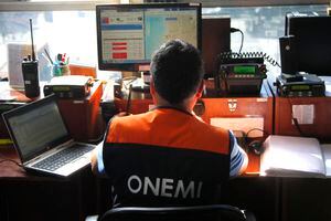 ¿Quién apretó el botón? Onemi aduce "error técnico" e investiga la orden de evacuar las costas del país por tsunami