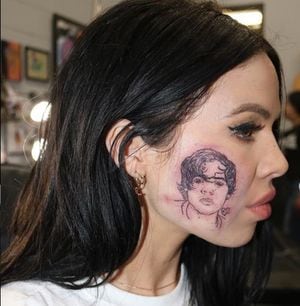 ¿El tatuaje de Harry Styles en el rostro de Kelsy Kater es real?