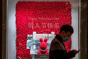 ¿Cómo festejan en China San Valentín por el coronavirus?