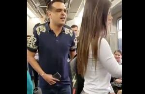 ¡Épico! Hombre le dio una serenata a una mujer por infiel, en pleno Metro de Medellín