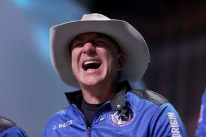 Jeff Bezos demanda a la NASA por la asignación de contratos para viajar a la Luna