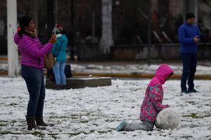 Analizarán suspender clases en Santiago: autoridades decidirán el domingo tras monitorear eventos de lluvia y nieve