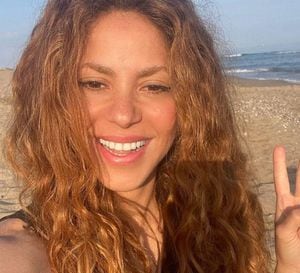 "Claramente es una experta": Shakira factura y demuestra su talento en el surf 