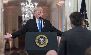 CNN demanda a Trump por retirar acreditación a periodista