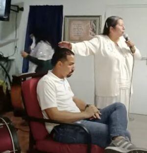 Senador declarado rey de Puerto Rico por pastora peruana dijo que se dejó ungir para no ser "irreverente"