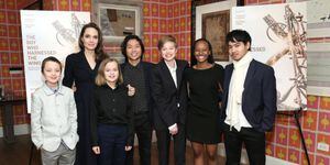 Hijos de Angelina Jolie y Brad Pitt están viajando entre las casas de sus padres para pasar la cuarentena