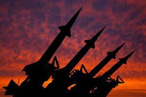 Una docena de cohetes impactaron una base militar que alberga tropas de EE.UU.