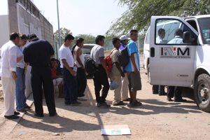 Detienen a casi 500 migrantes, incluidos guatemaltecos, en operativos en México