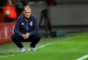¿Se le escapa Bielsa a la Roja? Vélez entra en la pelea por el Loco