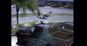 Motociclista arrolla a policía en Cayey