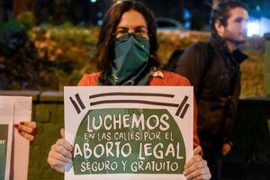 “La calle ya se ganó”: Argentinas prometen seguir la lucha por aborto legal