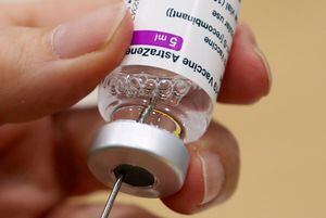 ISP recomienda que vacuna de AstraZeneca sea usada en mujeres mayores de 55 años y hombres a partir de 18 años