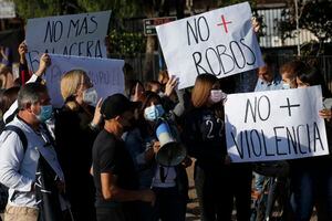 Vecinos protestan por muerte de menores en "encerronas" y Gobierno pide apurar leyes