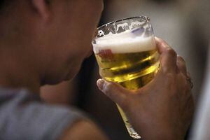 La sed fue más grande: hombre vulneró la cuarentena para tomar cerveza con un amigo
