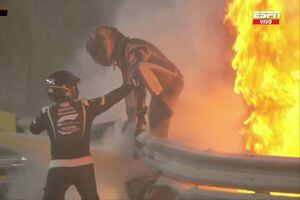 ¡Terrible choque en la Fórmula Uno donde se explotó e incendió el auto accidentado!