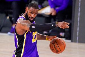 LeBron James acuerda $85 millones por dos años adicionales con los Lakers