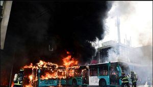 Suspenden circulación de buses en Chile ante violentas protestas