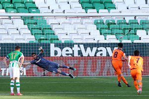 Con Bravo de titular: Betis empata ante Valencia y se mantiene en puesto de Europa League