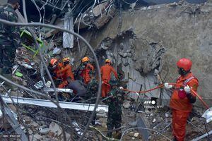 VIDEOS. Captan momento del terremoto en Indonesia; van más de 40 muertos